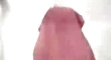 ນາງເຮັດ Coone cantando ຮ້ອງເພງ ODES ກັບຊ່ອງຄອດ.