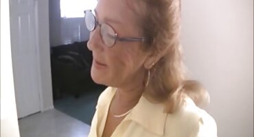 Ada Vera ຖືກຕັດຂາດຈາກເພື່ອນບ້ານສີດໍາ.