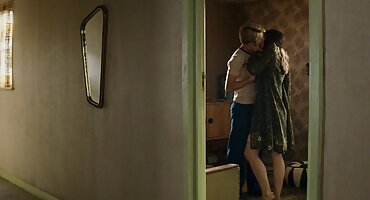 Amirah Adara ບັນເທີງຄົນຮັກຂອງນາງດ້ວຍການຮ່ວມເພດ.