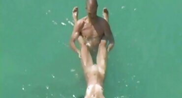 ລາວບັງຄັບໃຫ້ຄູ່ຮັກມີເພດສຳພັນ.