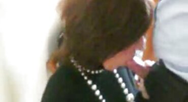 Shabolda ຂີ່ cock ຂອງຜູ້ຊາຍກ່ອນປີໃຫມ່.