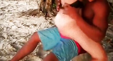 ເພິ່ງພໍໃຈກັບເພື່ອນບ້ານສີດໍາທີ່ມີການຮ່ວມເພດ.