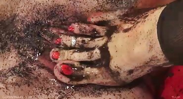 Lill Hall ບໍ່ໄດ້ປ່ອຍໃຫ້ຈຸດໃດຫນຶ່ງ.