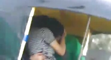 Stepmom ກັບນົມສະເຫນີການຮ່ວມເພດ stepson.