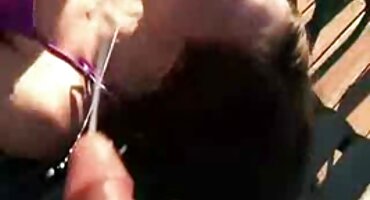 Fuck ເປັນ brunette ມີນ້ໍາທີ່ມີ pussy ມີຂົນ.