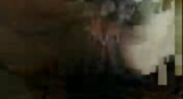 Mulatto ມີຄວາມສໍາພັນທາງເພດກັບເພື່ອນສີຂາວຢ່າງຈິງຈັງ.