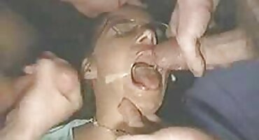 Victoria vo succhia ດູດແລະໄດ້ຮັບການ fucked ໃນປາກໂດຍ cock ໄດ້.