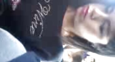 CorvAnder Corvus ເຮັດຄວາມສະອາດ pussy brunette ຢ່າງບໍ່ຢຸດຢັ້ງ.