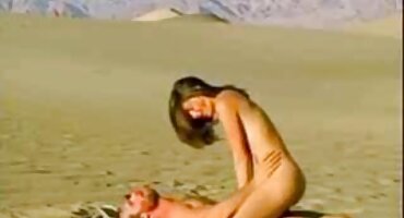 TinkInk fucks ຄວາມງາມກັບຫມູ່ຂອງນາງ.