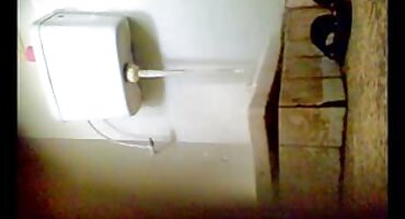 ລາວວາງ cock ຂອງລາວຢູ່ໃນ asshole ຂອງ Andi Rose.