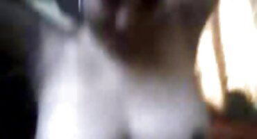 ປ່ຽນແປງໄດ້ Lil Gl Glee ສາມາດຢູ່ໃນທຸກ poses.