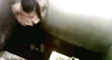 Charl Summer Summer ແມ່ນມອບໃຫ້ fetishist ຜູ້ທີ່ mows ພາຍໃຕ້ W