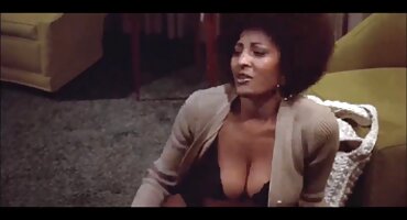 ພໍ່ລ້ຽງເບິ່ງຫົວນົມໃນ pussy ແລະປາກ.