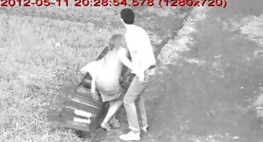 Brunette ເລຍ cum ຈາກຕີນຂອງຜູ້ຊາຍ.