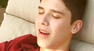 ຂ້າພະເຈົ້າ fucking ຕົນເອງໃນກົ້ນກັບ dildo ໄດ້.