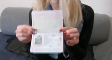 ເດັກຍິງໄດ້ໃຫ້ blowjob ກັບຜູ້ຊາຍໃນຄວາມກະຕັນຍູ. Pomatrosit ແລະຖິ້ມ.