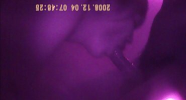 Melodford Radford ໄດ້ຮັບ pussy ຂອງນາງຢູ່ໃນຫ້ອງນ້ໍາ.