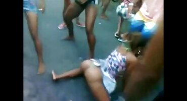 Armani ສີດໍາໄປແລ່ນກັບພໍ່.