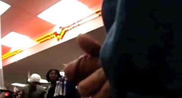 ມີແວ່ນຕາແລະ tits ໃຫຍ່.