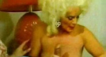 Ale BedAnder Bedenashvili ຄ້ອນຕີເພື່ອນໃນກົ້ນ.