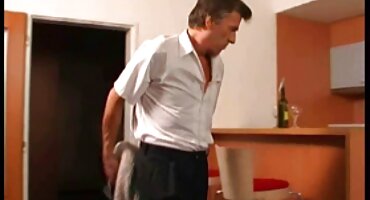 ສາວ Seductive fucks ກັບຫມູ່ເພື່ອນກັບຈັງຫວະຂອງການເຕັ້ນ.