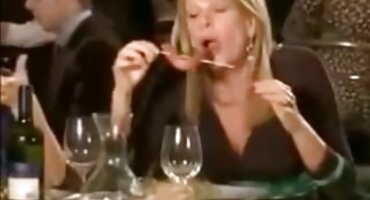 Abigail Mac ເປັນຫ່ວງເປັນໄຍ