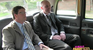 Cock ໄດ້ລຸກຂຶ້ນແລະ fucked ຍາກ.