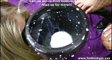 ຍິງຫນຸ່ມຄົນຫນຶ່ງ craves ຄວາມຮັກແລະຄວາມຮັກ fucks ກັບເພື່ອນບ້ານ.