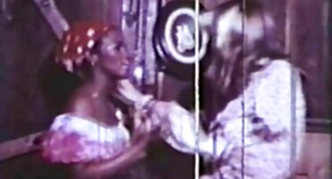 ແມ່ຍິງລັດເຊຍຈາກ Omsk fucks ກັບຊາວສະເປນທີ່ມີຮອຍສັກ.