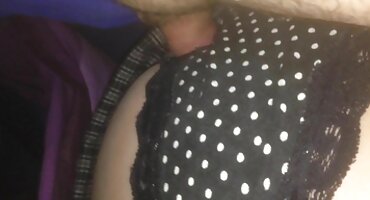 ພວກເຂົາປະກອບຈິນຕະນາການແລະເຮັດສາມຢ່າງກັບຜູ້ຊາຍສີດໍາ.