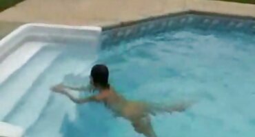 Stepmom ສະແດງໃຫ້ເຫັນການຮ່ວມເພດຍິງກັບ strapon.