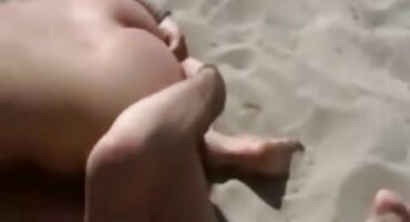 ເດັກຍິງຮັບໃຊ້ການຮ່ວມເພດ.