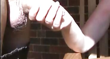 Cock ໃຫຍ່ໃນ pussy ມີຂົນ.