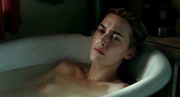 ແມ່ບ້ານດູດ cock. ເພິ່ງພໍໃຈທາງເພດແລະມີຄວາມສຸກ.