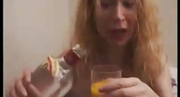 ສອງ cocks ໃນ Kitana ລໍ້ລວງຮູ.