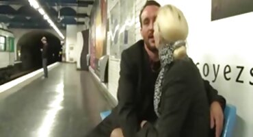 ຄູ່ສົມລົດນໍາເອົາຢູເຄລນໄປສູ່ orgasm. Obsessed ກັບເພດສໍາພັນ.