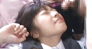 ຜູ້ຊາຍຄອບຄອງ pussy ຂອງເດັກຍິງຄືກັບ trophy.