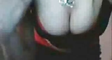 ຜູ້ຊາຍສົ່ງເພື່ອນຂອງລາວໄປທີ່ Jacuzzi.