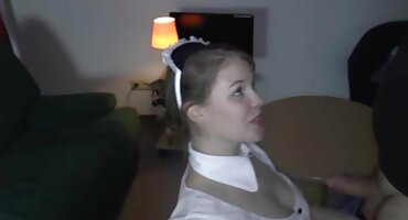 Fuck putana ແລະຍິງ pussy ຂອງນາງໃນໃກ້ຊິດ.