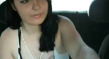 ໃນການຫລໍ່ນາງ masturbates ແລະດູດ cock.