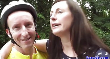 Azul Hermosa fucks ແລະປຸງແຕ່ງອາຫານບາບີຄິວ.