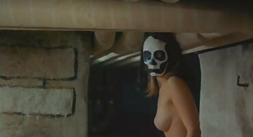 Barbara ດູດໄລປະຕູແລະໄດ້ຮັບ cum ໃນປາກຂອງນາງ.