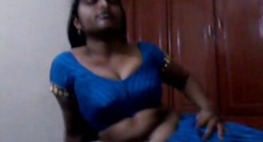 ແມ່ຍິງ Busty ປາກ fuck ໃນປາກ. ຊ່ວຍຄົນທີ່ມີ blowjob.