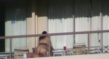 Petra Prava ດູດ cock ໃຫຍ່ຫຼັງຈາກການລະເວັ້ນຫນຶ່ງເດືອນ.