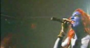 ປອບໂຍນຄົນແປກຫນ້າຈາກລົດໄຟແລະ fucked ໃນກົ້ນ.