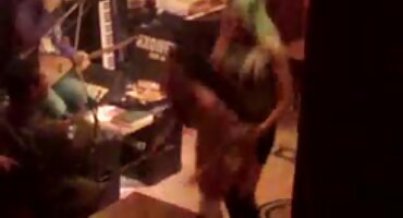 ຫມູ່ເພື່ອນ fuck ຈາກ cock ດັ່ງກ່າວ.