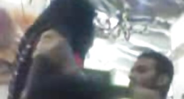 ແມ່ຍິງແຂ່ງຂັນໃນຄວາມປາຖະຫນາທີ່ຈະນັ່ງຢູ່ Van cazzo