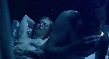 D scopa fuck ໃນກົ້ນຂອງແມ່ຍິງສີດໍາໃນລົດ.