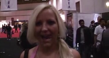 ແຟນແລະແຟນໃຫ້ blowjob.