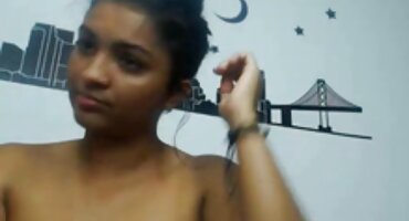 ເດັກຍິງຈາກຊົນເຜົ່າ fucks ນັກທ່ອງທ່ຽວ.